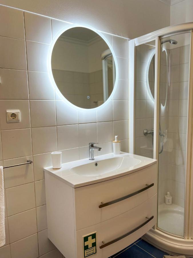 The Pink - Holidays In Madeira Island Appartement Caniço